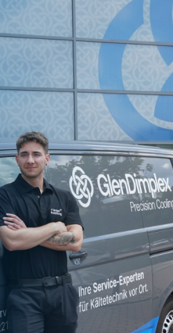 Riedel Kooling service employee leaning casually against his service vehicle 