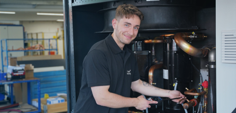 Riedel Kooling service employee, Glen Dimplex Precision Cooling, performing a leak test